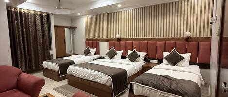 Luxury Studio Suite, 1 Bedroom, City View | Free WiFi, wheelchair access