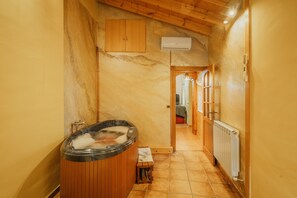 Bruser, hårtørrer, håndklæder