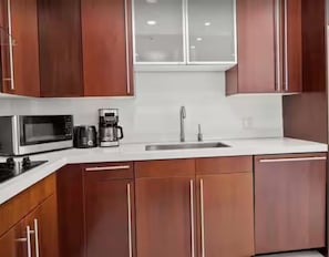 Private kitchen - Driftwood Hideaway 4 Bedroom (Lauderdale-by-the-Sea)