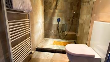 Serviettes fournies, papier toilette