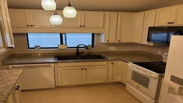 Private kitchen - Stay Where Tampa Comes Alive - Central Home Near Events & Attractions (Tampa)