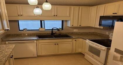 Stay Where Tampa Comes Alive - Central Home Near Events & Attractions