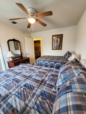3 bedrooms, iron/ironing board, WiFi, bed sheets