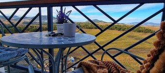 Cozy Apartment near Gold Gondola with Stunning Terrace View