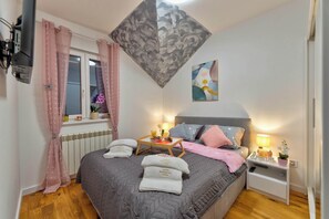 1 habitación, tabla de planchar con plancha, wifi y ropa de cama 