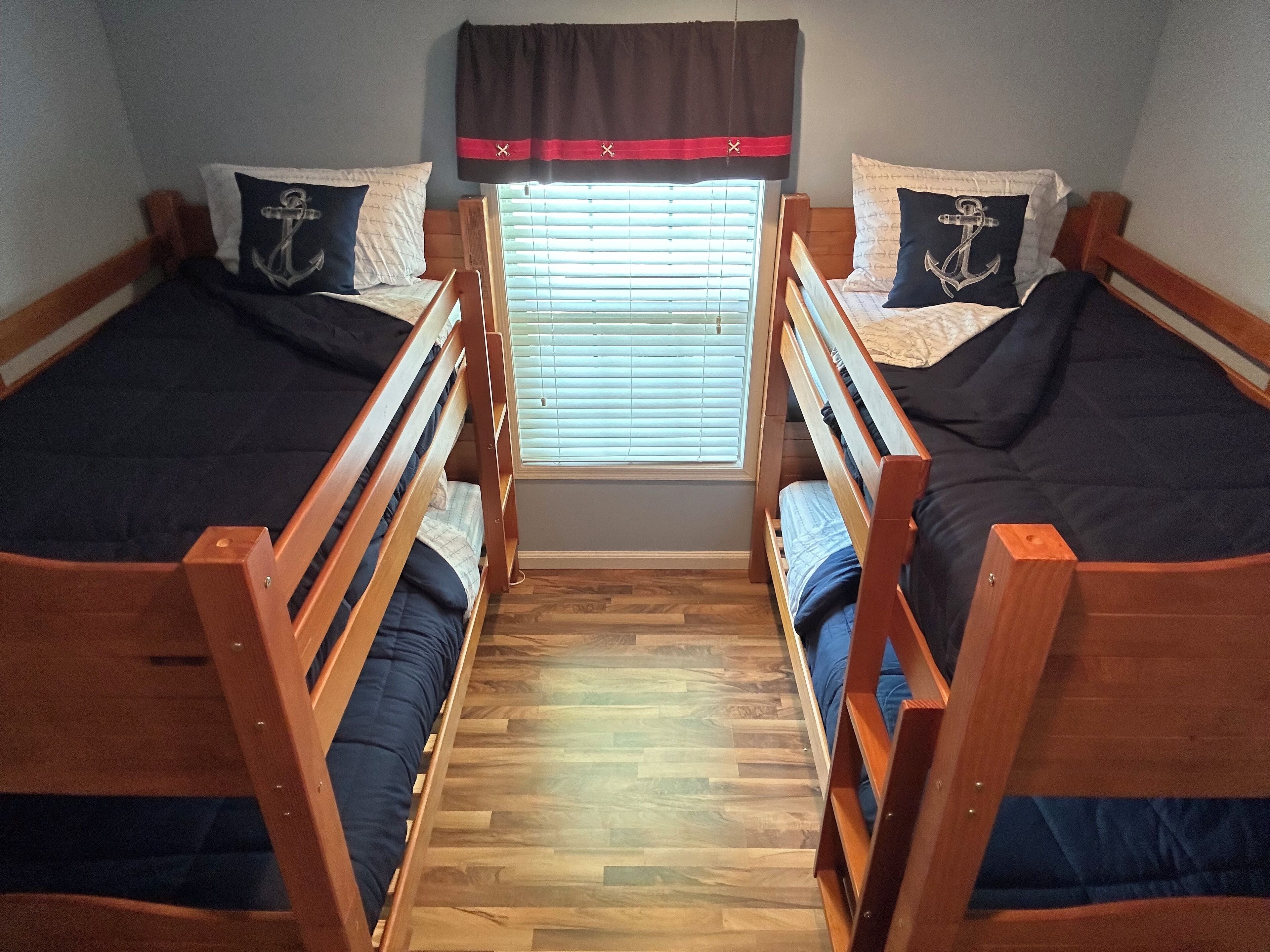 3 bedrooms, internet, bed sheets