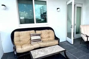 Interior - Driftwood Hideaway 1 Bedroom (Lauderdale-by-the-Sea)