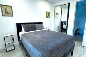 WiFi, bed sheets - Driftwood Hideaway 1 Bedroom (Lauderdale-by-the-Sea)