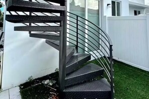 Property grounds - Driftwood Hideaway 1 Bedroom (Lauderdale-by-the-Sea)