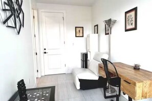 Interior - Driftwood Hideaway 1 Bedroom (Lauderdale-by-the-Sea)