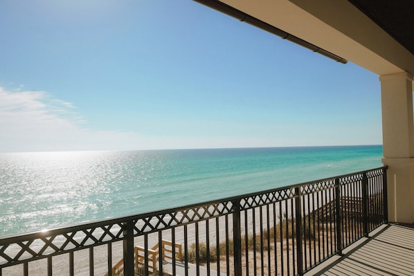 Property grounds - Brand New Beachfront Home (Santa Rosa Beach)