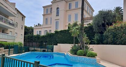 AGENCE HENRI CAMILLE -PASSY 1- beau 2 piĂšces avec piscine et parking