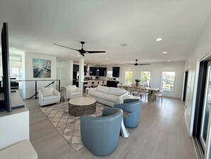 TV, offices - Chateau Bleu ·2026 Luxury· Rooftop Deck Gulf View (Fort Myers Beach)