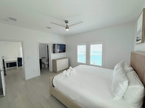 5 bedrooms, desk, iron/ironing board, travel cot - Chateau Bleu ·2026 Luxury· Rooftop Deck Gulf View (Fort Myers Beach)