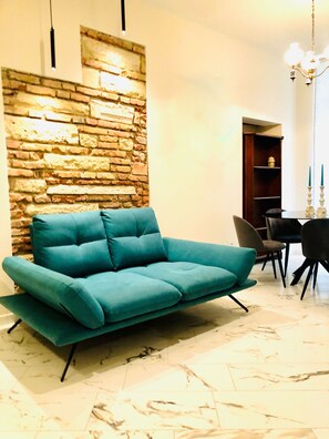 TV - Large fine apartment in Center: 2 Bedrooms, Balcony, Super Equipped. (Verona)