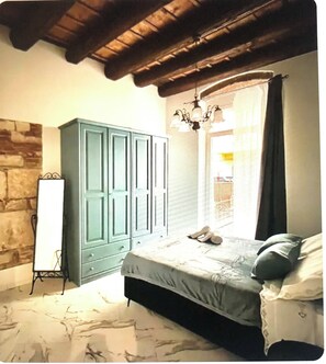 2 bedrooms, iron/ironing board, WiFi, bed sheets - Large fine apartment in Center: 2 Bedrooms, Balcony, Super Equipped. (Verona)