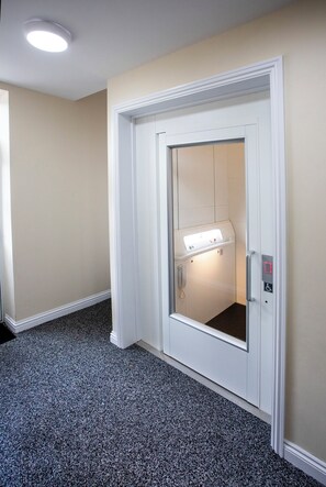 Interior - Queen-bed double room with desk, wifi & TV in friendly 1852 pub and 4-star B&B. (Mountain Ash)