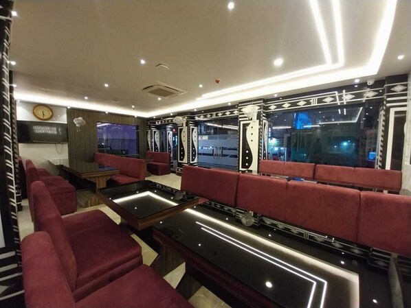 Restaurant - Hotel Sea Touch (Kanthi)