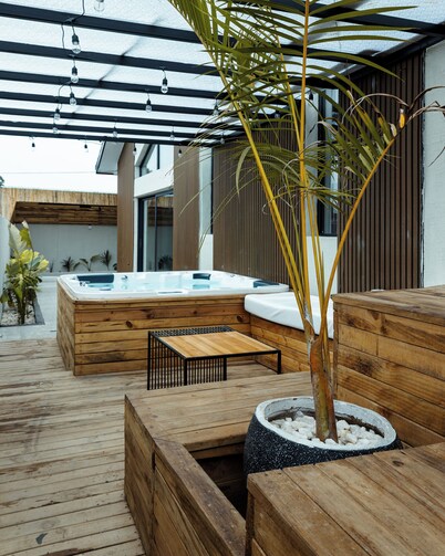 Spacious 4BR Luxury Chalet with Jacuzzi, Courtyards & Fireplace