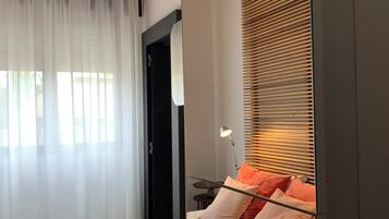 In-room safe, free WiFi