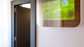 Double Room | In-room safe, desk, free WiFi