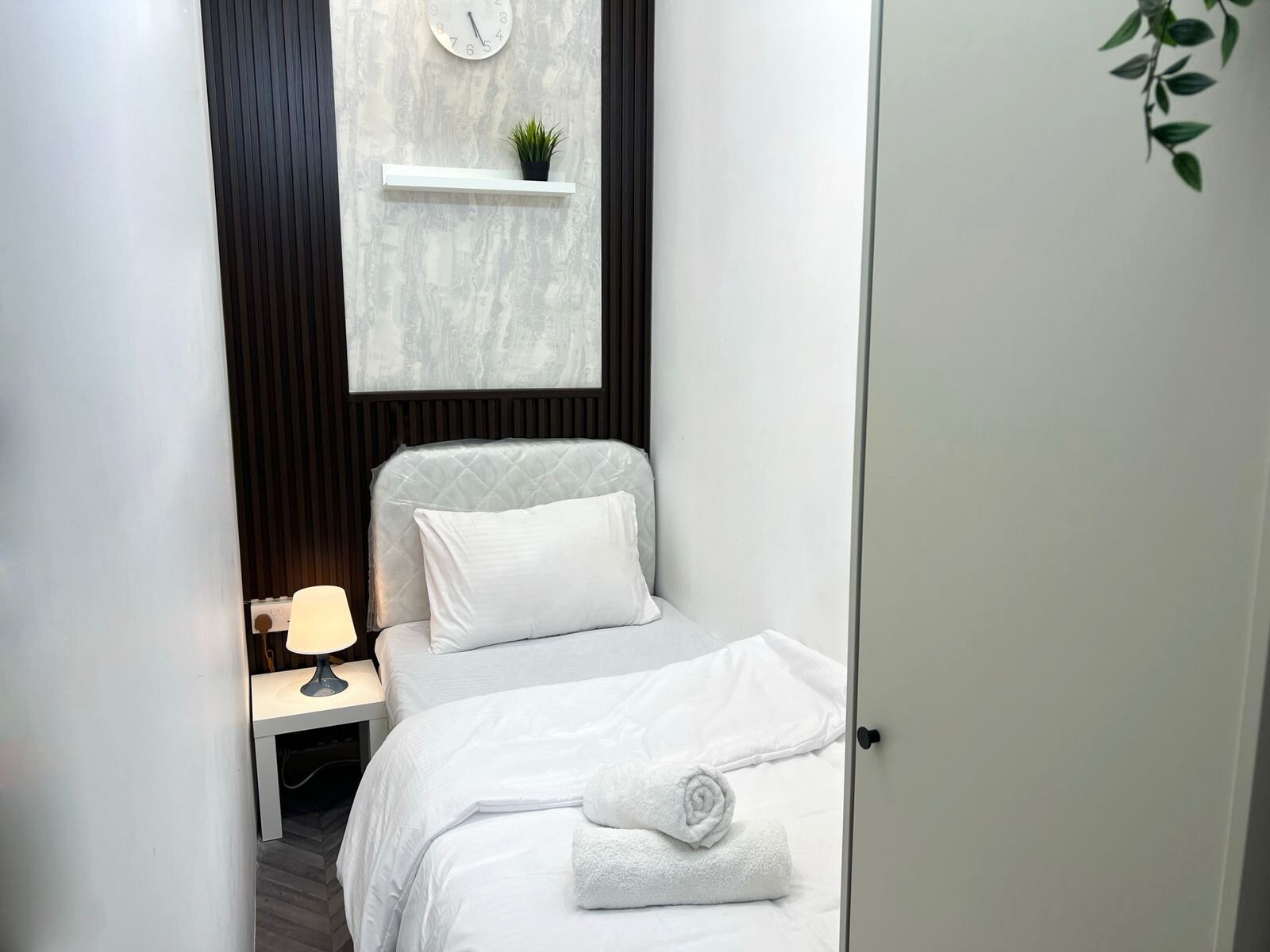 Economy Single Room, Balcony | Iron/ironing board, free WiFi