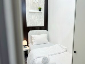 Economy Single Room, Balcony - The Junction Partition Room in Tecom (Dubai)