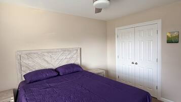 4 bedrooms, iron/ironing board, WiFi, bed sheets