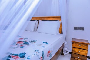 Deluxe Triple Room, Garden View | Desk, laptop workspace, free WiFi - No 36 Mirissa (Mirissa)