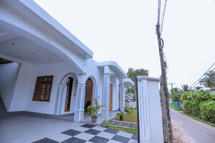 Fachada de la propiedad