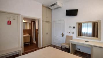 Double Room | In-room safe, free WiFi
