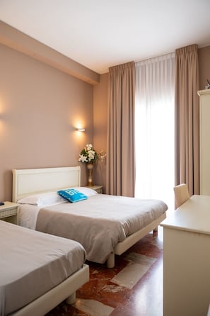 Minibar, in-room safe, free WiFi, bed sheets - Hotiday Porto Cesareo Spiaggia (Porto Cesareo)
