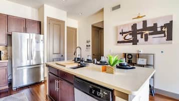 Mikrovågsugn, ugn, spishäll och diskmaskin