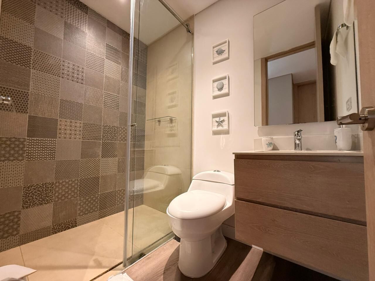 디럭스 아파트, 발코니 | 욕실