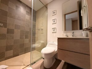 Deluxe apartman, erkély | Fürdőszoba