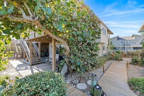 Hus - 1 kingsize-säng med bäddsoffa (Sea Dunes Nautilus B7-B) | Exteriör