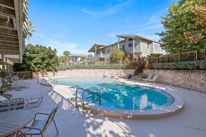 ハウス キングベッド 1 台ソファーベッド付き (Sea Dunes Nautilus B7-B) | プール