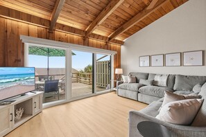 House, Multiple Beds (Sea Dunes Nautilus B7) | Living area - Sea Dunes Nautilus B7 (New Smyrna Beach)
