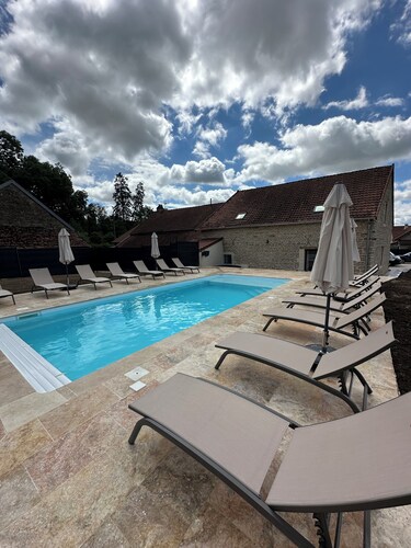 Gite 14 personnes piscine et spa privatifs, salle de jeux