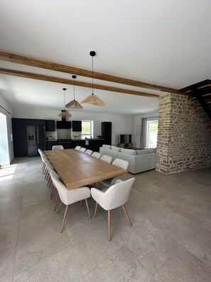 Dining - Gite sleeps 14 with private pool and spa, games room (Bellenot-sous-Pouilly)