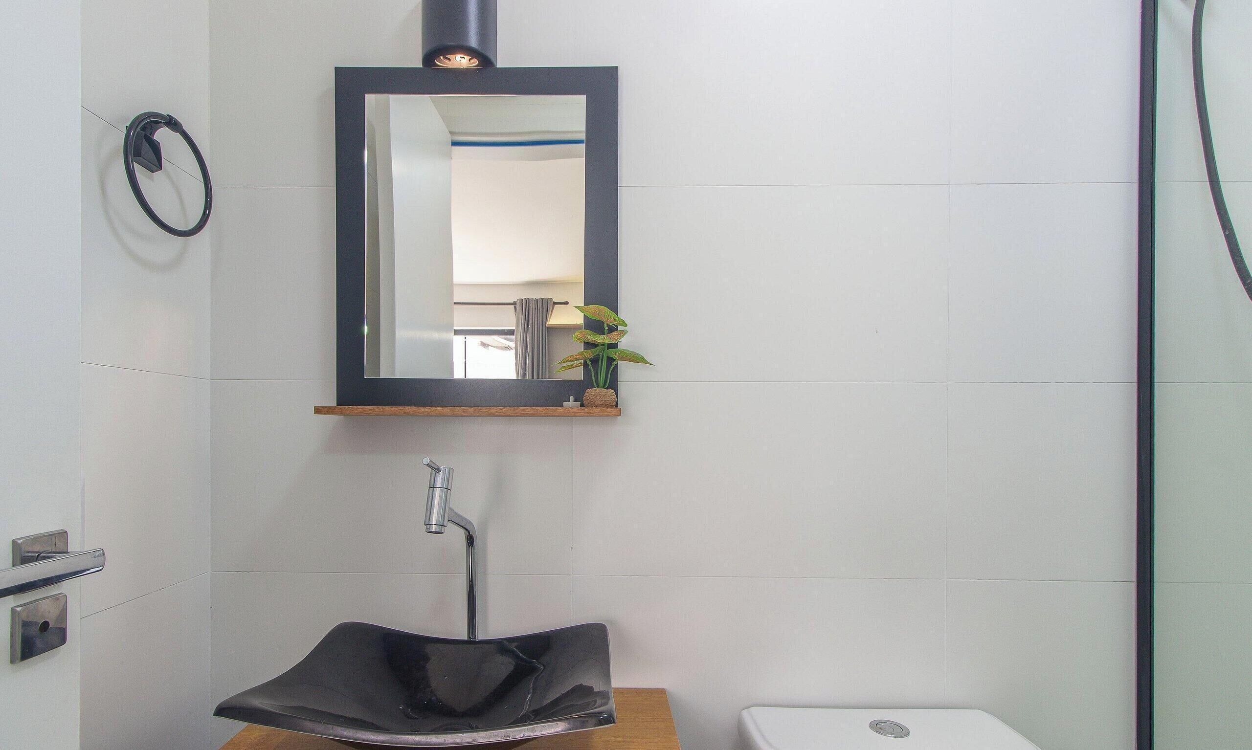 Basic Apartment | Bathroom