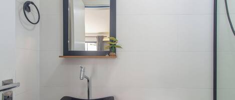 Basic Apartment | Bilik Mandi