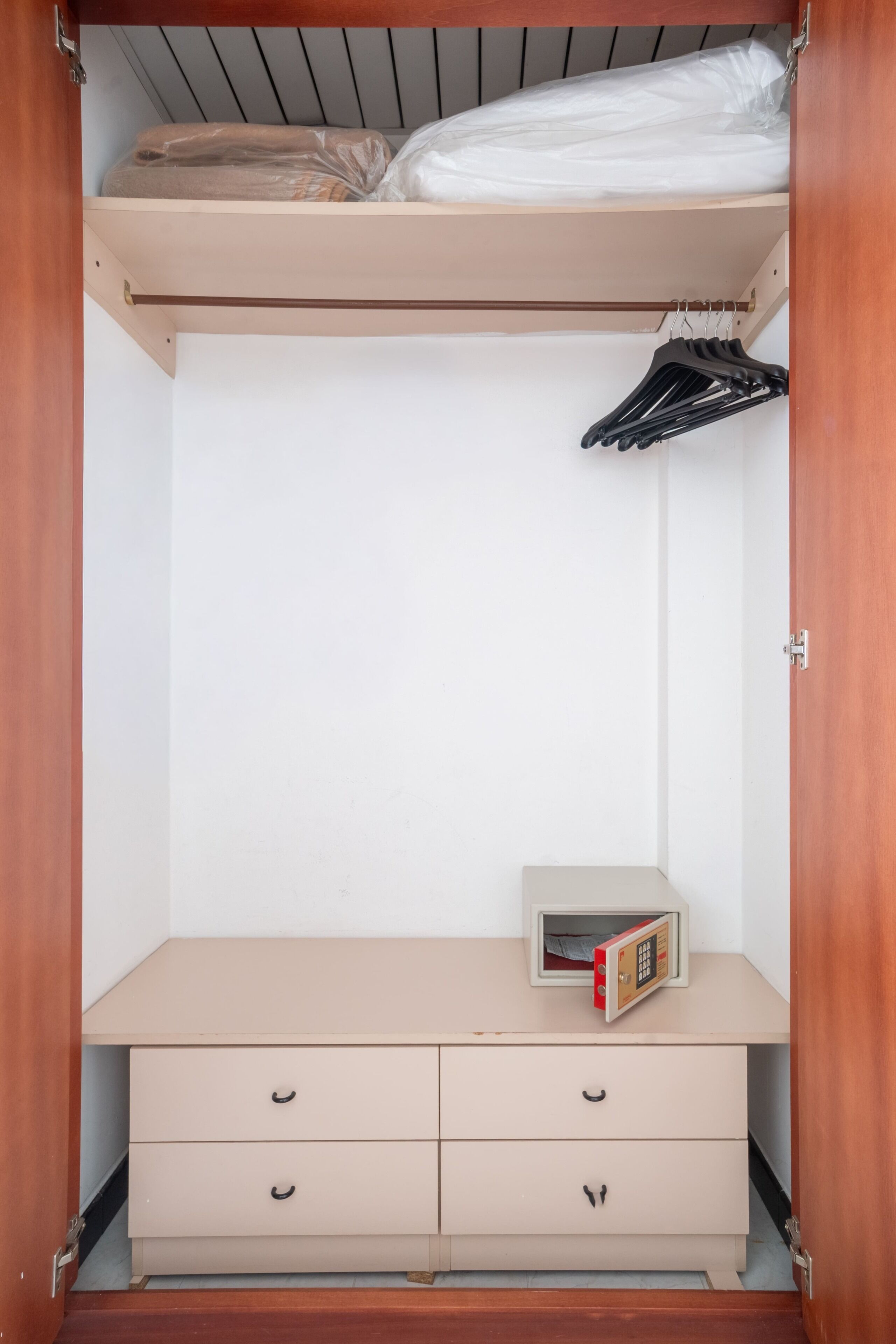 Minibar, in-room safe, desk, free WiFi