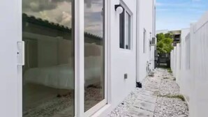 Exterior detail - Seaglass Retreat! Pool Escape, Walk to Beach + DT Lauderdale by the Sea (Lauderdale-by-the-Sea)