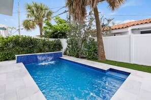 Outdoor pool - Seaglass Retreat! Pool Escape, Walk to Beach + DT Lauderdale by the Sea (Lauderdale-by-the-Sea)