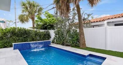 Seaglass Retreat! Pool Escape, Walk to Beach + DT Lauderdale by the Sea
