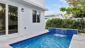 Outdoor pool - Seaglass Retreat! Pool Escape, Walk to Beach + DT Lauderdale by the Sea (Lauderdale-by-the-Sea)