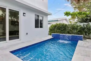 Outdoor pool - Seaglass Retreat! Pool Escape, Walk to Beach + DT Lauderdale by the Sea (Lauderdale-by-the-Sea)