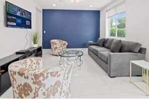 Living area - Seaglass Retreat! Pool Escape, Walk to Beach + DT Lauderdale by the Sea (Lauderdale-by-the-Sea)