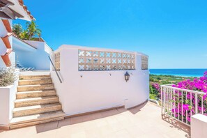 Property grounds - Es Castellet - Three Bedroom Villa, Sleeps 6 (Alayor)